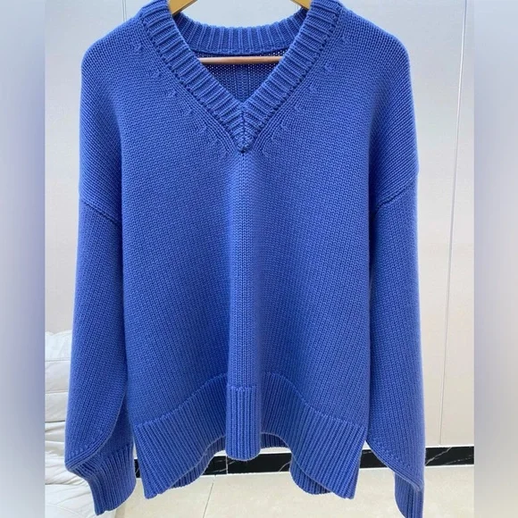 100% cashmere V-neck sweater